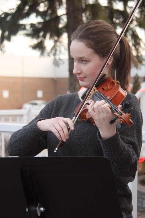 Gabrielle Jacob plays sweet violin music during the Charar Shanbeh Soori ((Festival of Fire) celebrations held outside Zaffron Cuisine restaurant earlier this month. Teresa MALLAM/Free Press
